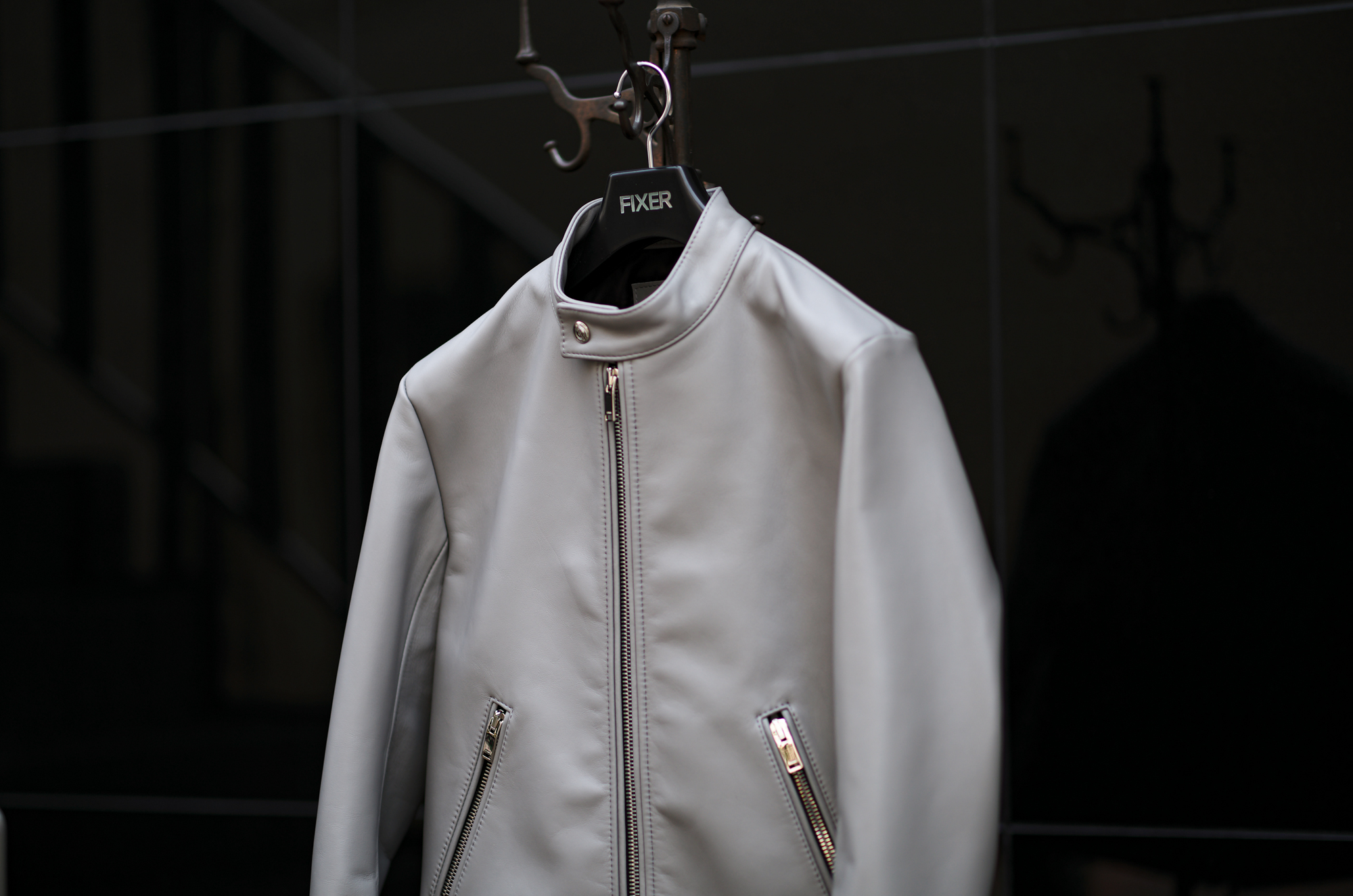 — 色ではなく、構造としての存在。— FIXER F0 / Cow Leather / GRAY フィクサー エフゼロ カウレザー グレー シングルライダース レザージャケット ライダースジャケット JAPAN 日本 愛知 名古屋 Alto e Diritto altoediritto アルトエデリット