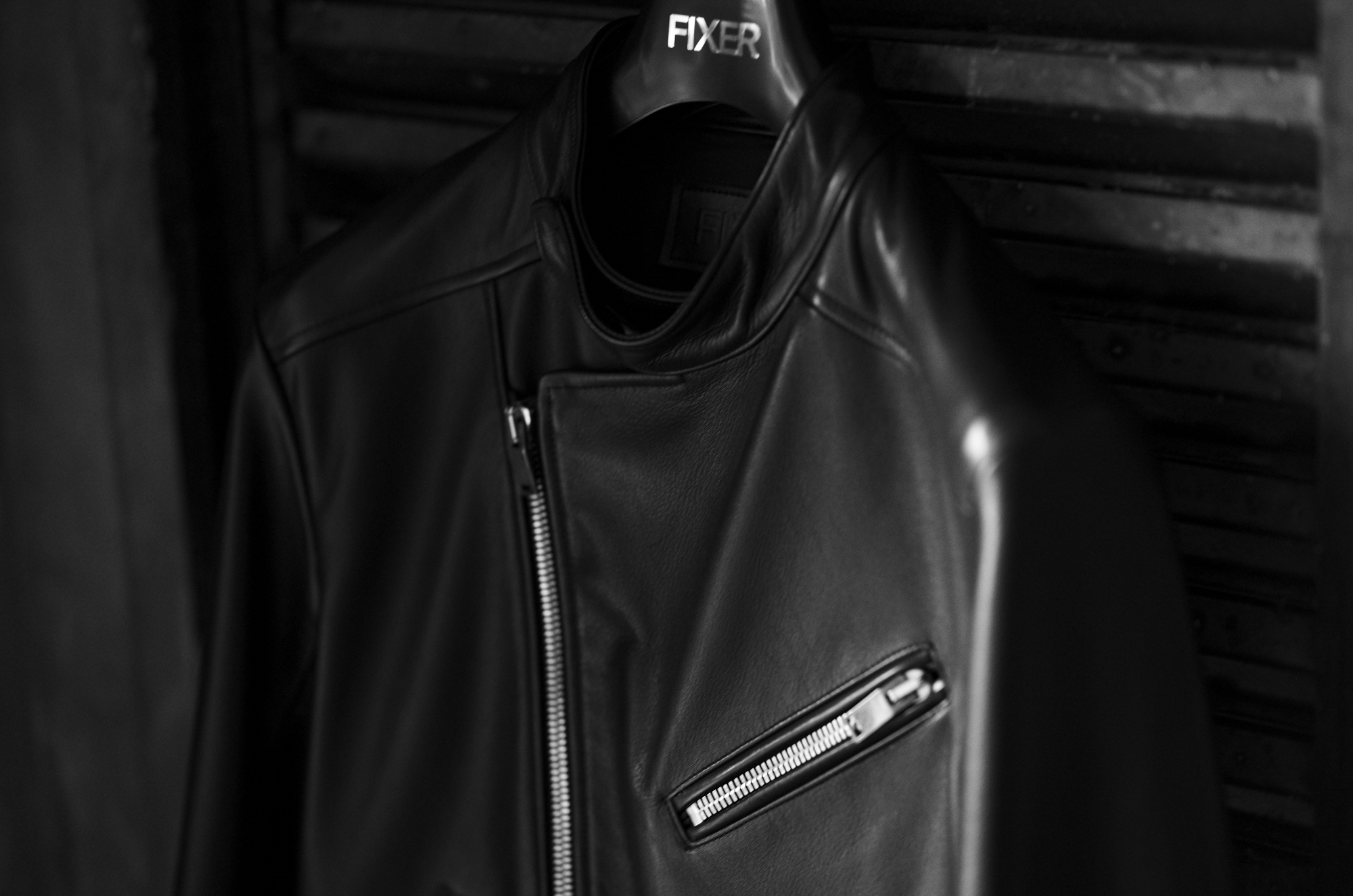 FIXER BESPOKE — 扉は、いま閉じている。フィクサー ビスポーク JAPAN 日本 愛知 名古屋 Alto e Diritto altoediritto アルトエデリット レザージャケット　ライダースジャケット FIXER BESPOKE — The Door Is Closed for Now.