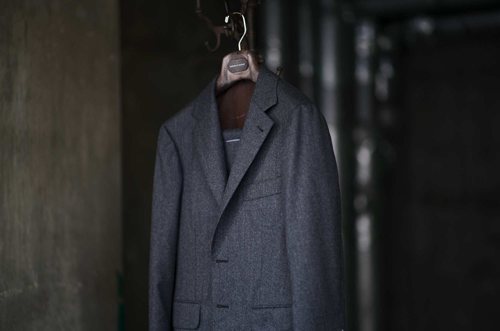 Sartoria Curvarti “BESPOKE” DRAPERS FEATHER WEIGHT FLANNEL 100 MERINO WOOL SINGLE BREASTED SUITS CHARCOAL GRAY 2026 サルトリアクルヴァルティ ビスポーク ドラッパーズ フェザーウエイトフランネル メリノウール シングルブレステッド スーツ テーラード  チャコールグレー 愛知 名古屋 Alto e Diritto altoediritto アルトエデリット
