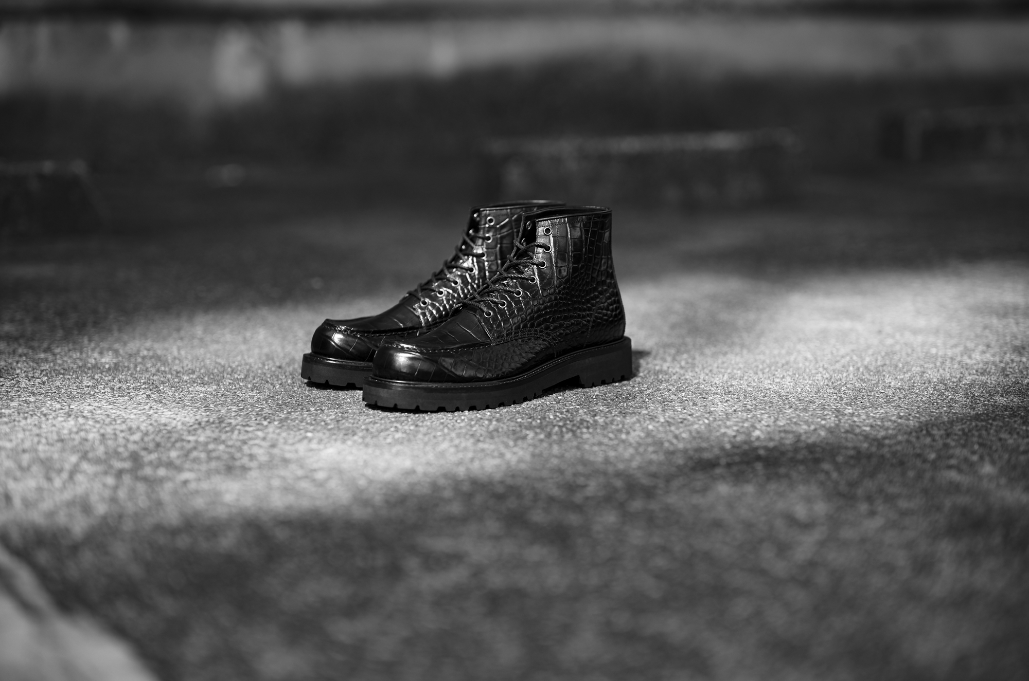 その黒は、もう普通ではない。— That Black Is No Longer Ordinary. — WHS-0755MP Crocodile Embossed Leather JAPAN 日本 愛知 名古屋 Alto e Diritto altoediritto アルトエデリット モックブーツ レザーブーツ クロコダイル 型押し