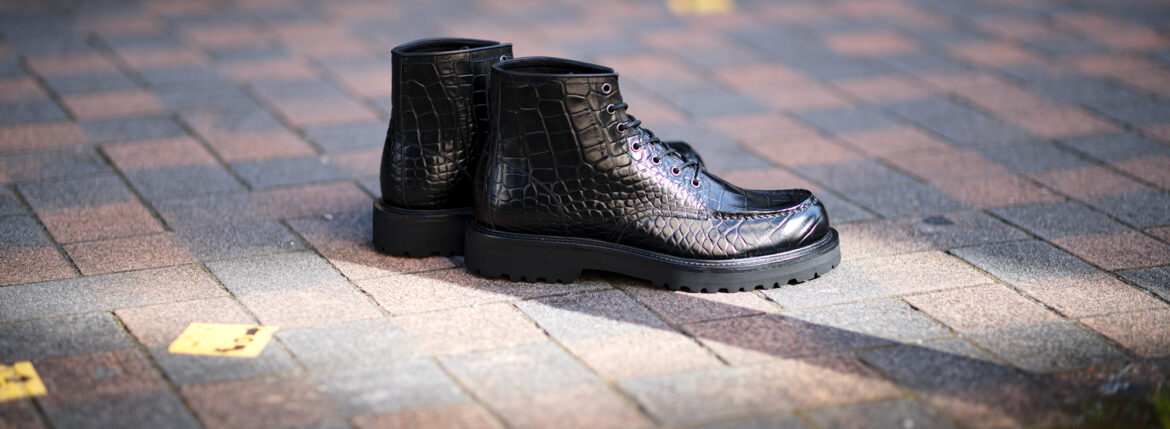 第4弾、黒はクロコダイルに到達する。 — The 4th Release, Black Reaches Crocodile — WHS-0755MP【PRE-ORDER OPEN】 2026.3.30 (Mon) – 2026.4.12 (Sun) JAPAN 日本 愛知 名古屋 Alto e Diritto altoediritto アルトエデリット モックブーツ レザーブーツ