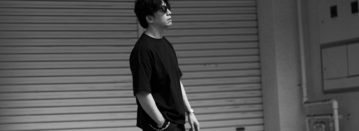 — 黒は削ぎ、白は浮かぶ。 — Volturno Heavy Weight Big Square T-shirt ヴォルトゥルノ ヘビーウエイト ビッグスクエア Tシャツ ブラック ホワイト JAPAN 日本 愛知 名古屋 Alto e Diritto altoediritto アルトエデリット