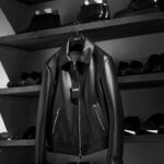 — 神は細部に宿る、その先へ。— FIXER BESPOKE / F9 SINGLE RIDERS — Cow Leather BLACK — JAPAN 日本 愛知 名古屋 Alto e Diritto altoediritto アルトエデリット — God lives in the details, beyond the visible. —FIXER BESPOKE / F9 SINGLE RIDERS — Cow Leather BLACK —