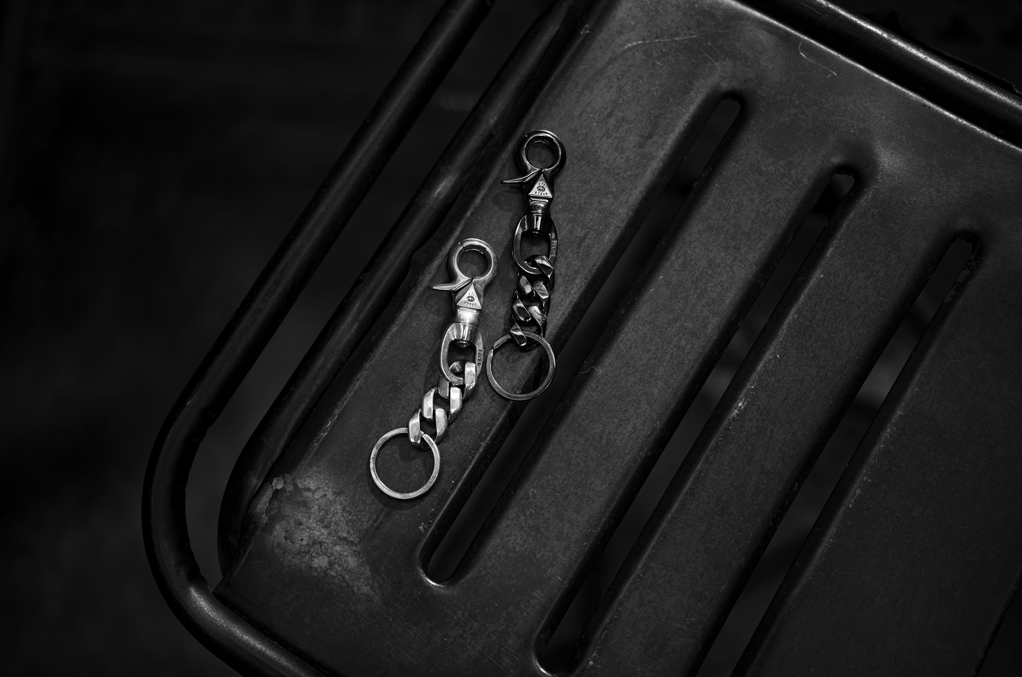 — 沈黙が選ぶ者の鍵。 / FIXER FKC-01 ILLUMINATI EYES KEY CHAIN PRE-ORDER OPEN — 2026.4.25 (Sat) – 5.10 (Sun) JAPAN 日本 愛知 名古屋 Alto e Diritto altoediritto アルトエデリット フィクサー キーチェーン 925シルバー ブラックロジウム