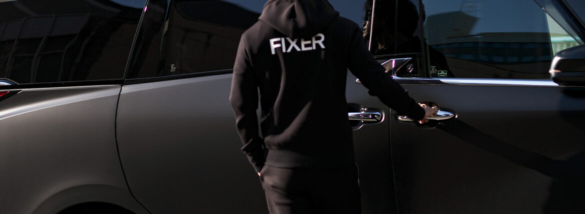 FIXER FPK-04 Hoodie｜Presence Is Already Behind You — 黒は、すでに背中で語り始めている —