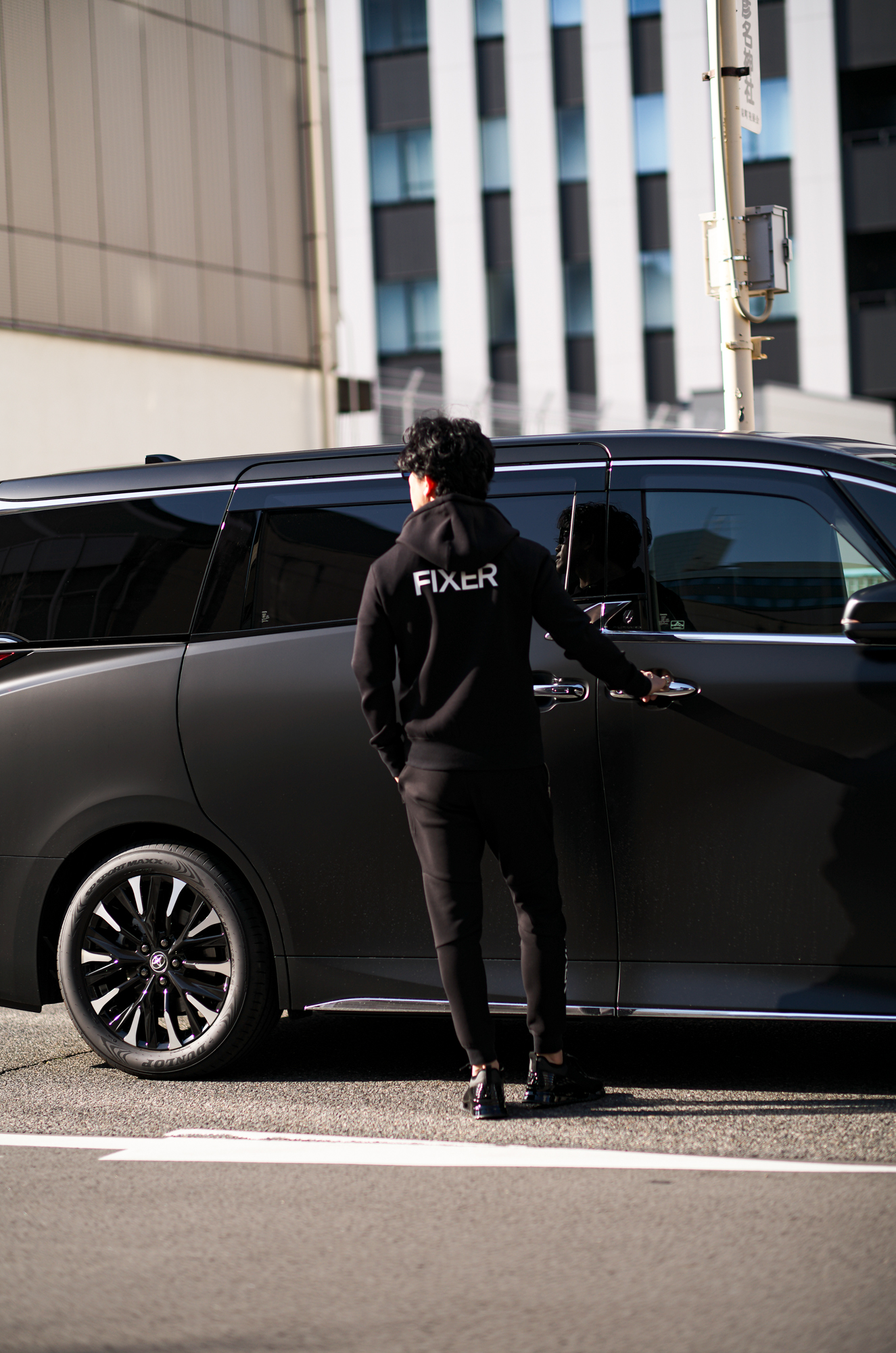 FIXER FPK-04 Hoodie｜Presence Is Already Behind You — 黒は、すでに背中で語り始めている —