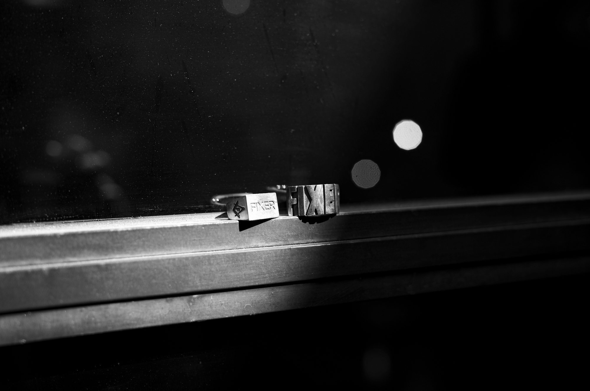 静けさの中に、意志だけが残る。 — FIXER SIGNET RING / FIXER LOGO RING — PRE-ORDER OPEN — JAPAN 日本 愛知　名古屋 Alto e Diritto altoediritto アルトエデリット