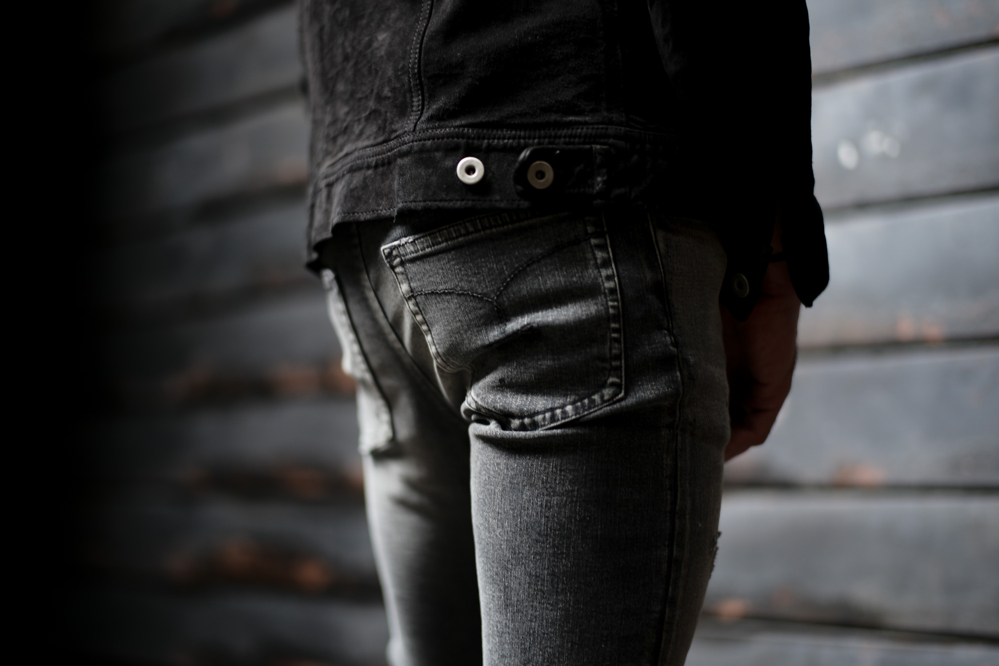 — 細さは、攻撃性になる。 — ISAMU KATAYAMA BACKLASH Stretch Skinny Crash Denim Pants Revival JAPAN 日本 愛知 名古屋 Alto e Diritto altoediritto アルトエデリット デニム クラッシュデニム ブラッククラッシュ