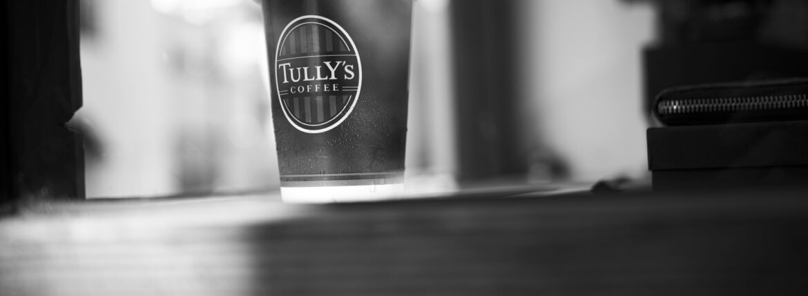 静かに積もる、黒とコーヒー。 / TULLY’S and Quiet Trust / JAPAN 日本 愛知 名古屋 Alto e Diritto altoediritto アルトエデリット