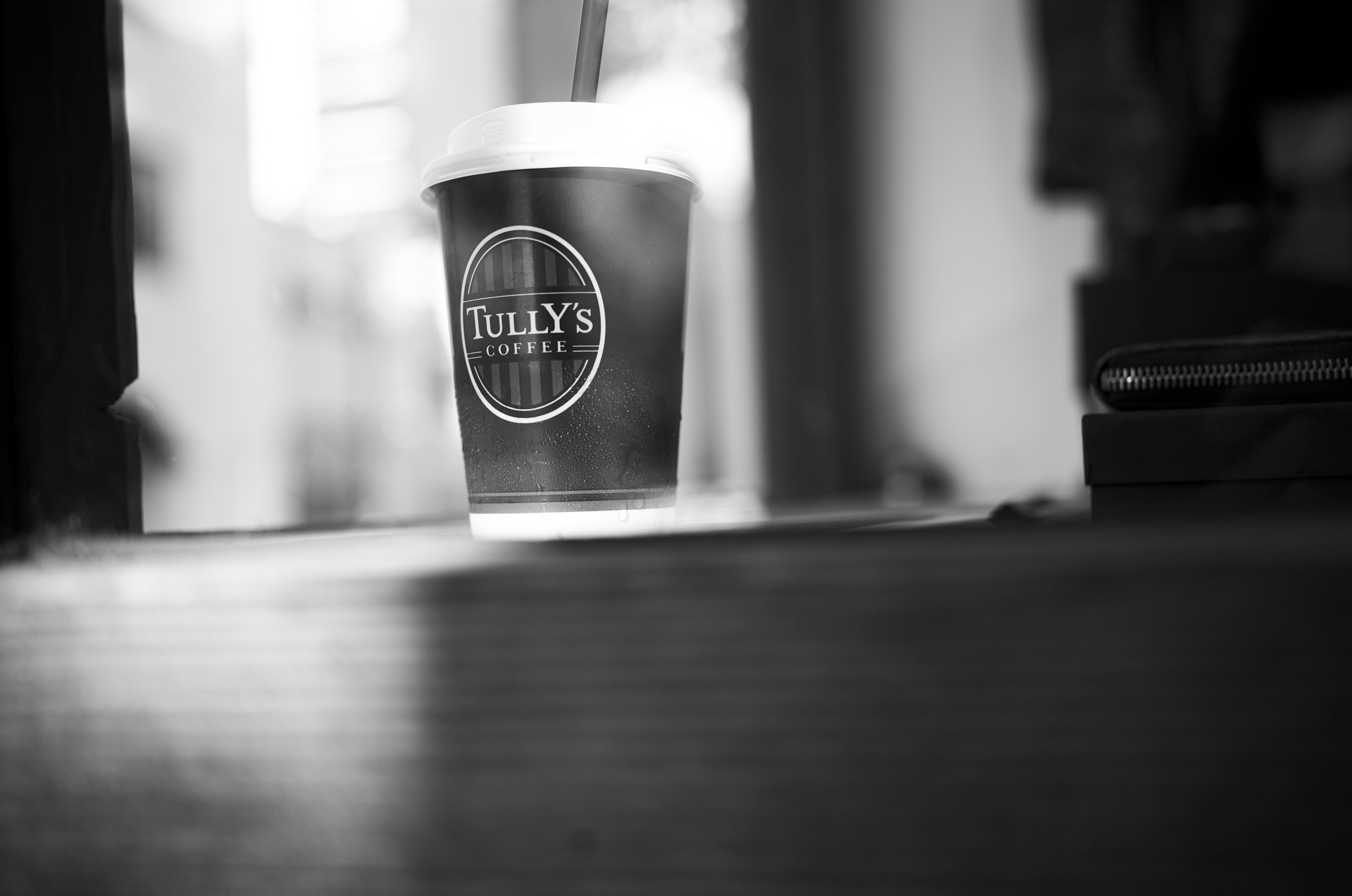 静かに積もる、黒とコーヒー。 / TULLY’S and Quiet Trust / JAPAN 日本 愛知 名古屋 Alto e Diritto altoediritto アルトエデリット