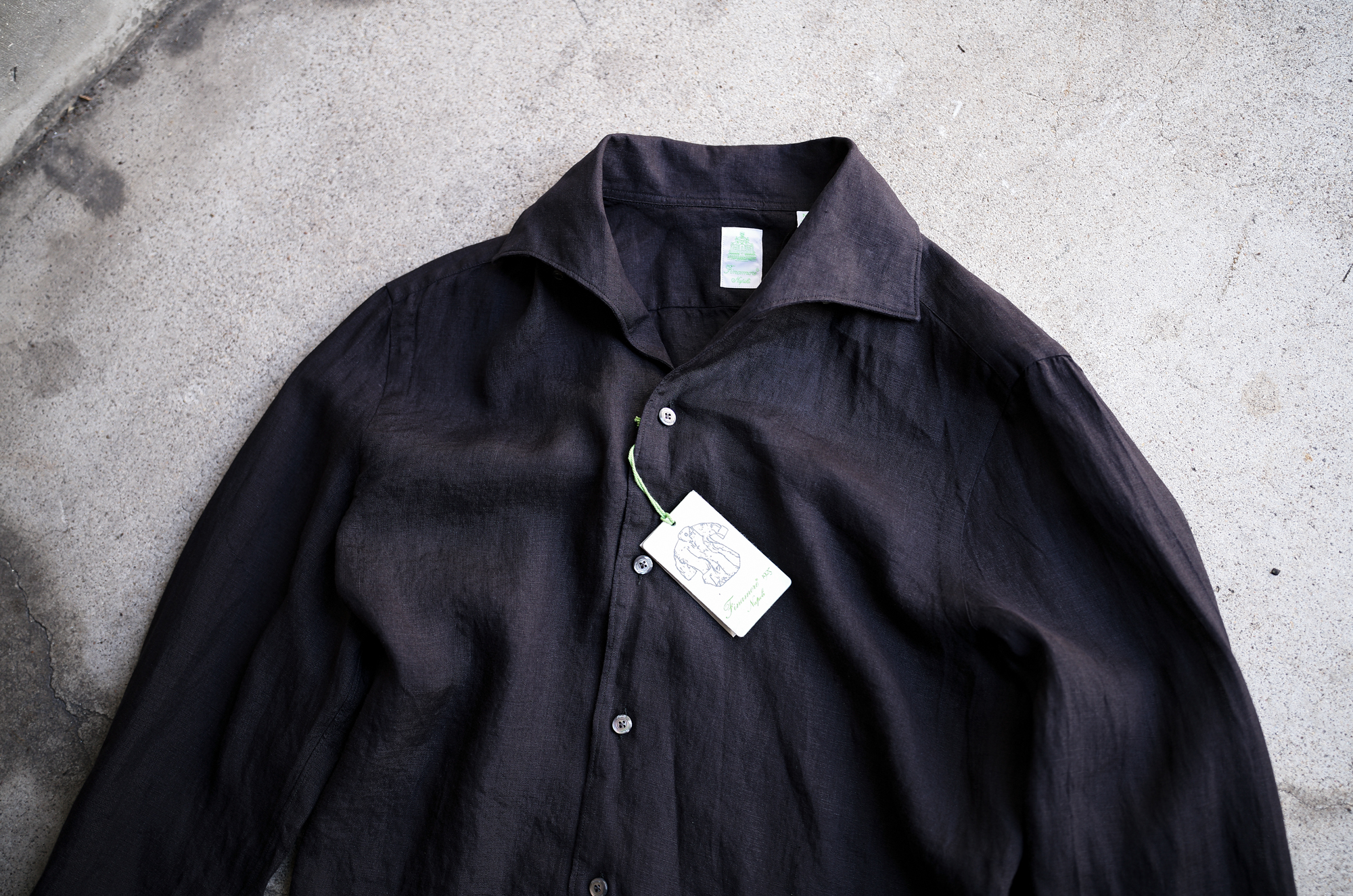 — 黒は、力を抜いた時に美しくなる。 / Finamore SEUL ONE PIECE COLLAR LINEN SHIRT — JAPAN 日本 愛知　名古屋 Alto e Diritto altoediritto アルトエデリット シャツ フィナモレ リネンシャツ ブラック 黒