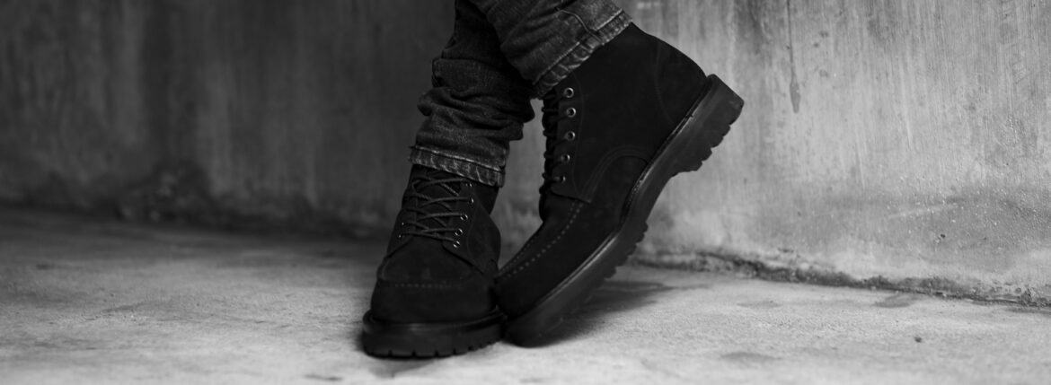 黒は、足元で完成する。 / WH 6-INCH CLASSIC MOC BOOTS — JAPAN 日本 愛知　名古屋 Alto e Diritto altoediritto アルトエデリット ダブルエイチ モックブーツ スエード レザーブーツ