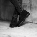 黒は、足元で完成する。 / WH 6-INCH CLASSIC MOC BOOTS — JAPAN 日本 愛知　名古屋 Alto e Diritto altoediritto アルトエデリット ダブルエイチ モックブーツ スエード レザーブーツ