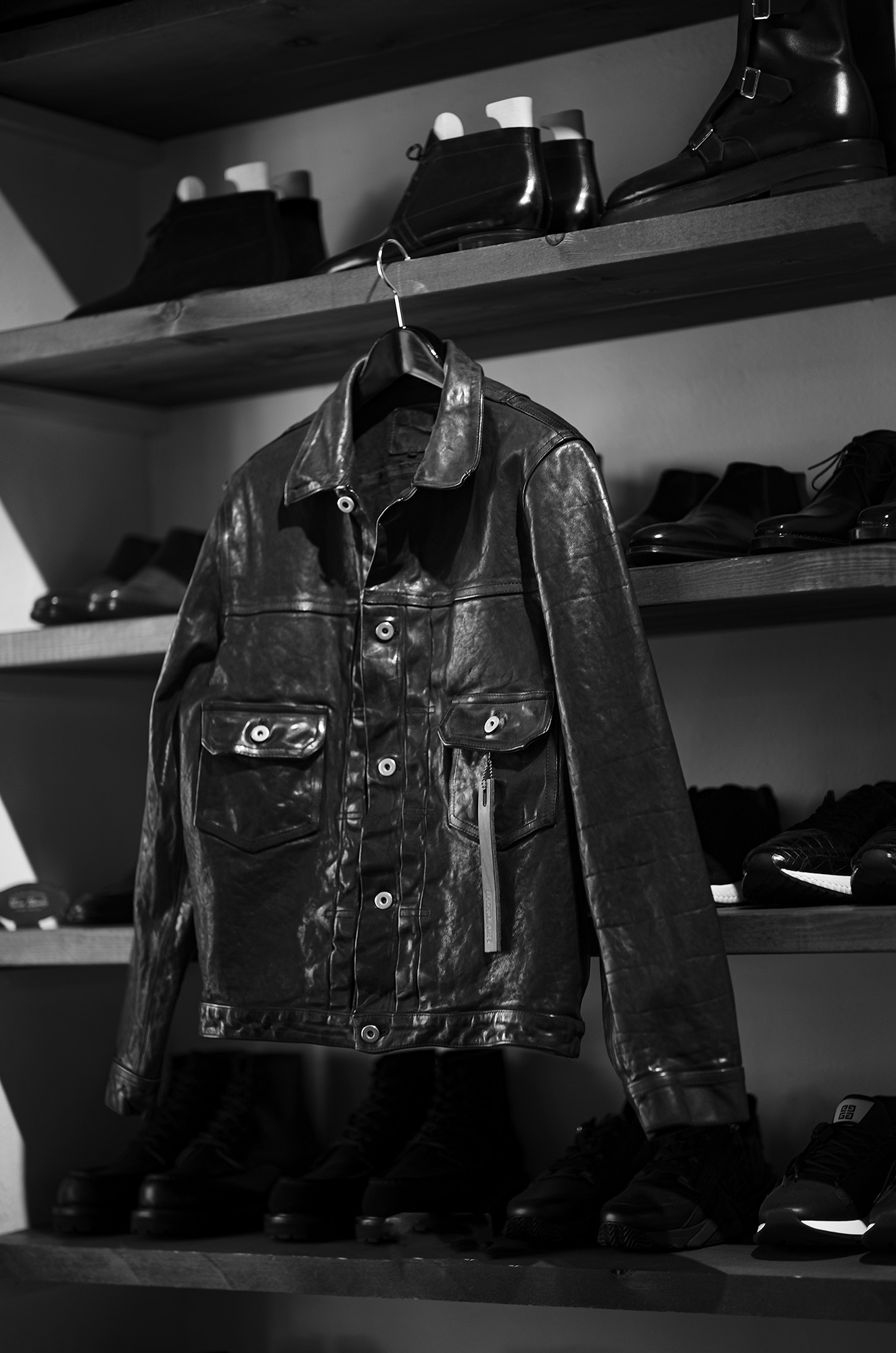 — 黒は、着込むほどに本性を現す。 / ISAMU KATAYAMA BACKLASH “ITALY SHOULDER GARMENT DYED 2ND. JACKET” — JAPAN 日本 愛知 名古屋 Alto e Diritto altoediritto アルトエデリット イサムカタヤマバックラッシュ セカンド