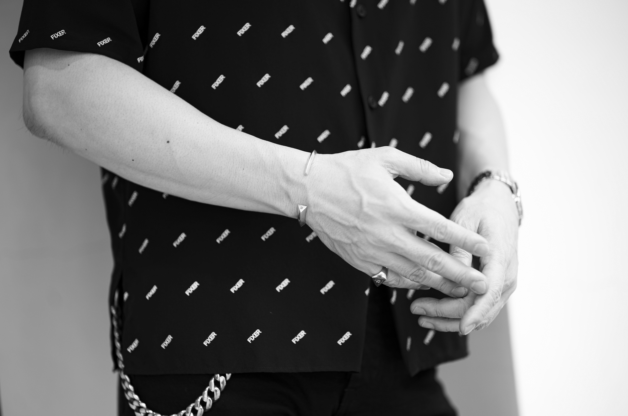手元に宿る、静かな反骨。 / FIXER ILLUMINATI EYES BANGLE — JAPAN 日本 愛知 名古屋 Alto e Diritto altoediritto アルトエデリット フィクサー イルミナティアイズバングル 925シルバー