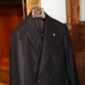 — 沈黙を纏う、FOX CITY の黒。 / Sartoria Curvarti “BESPOKE” DOUBLE BREASTED BLAZER —のイメージ