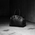 Balvenie Wilhelm (バルヴェニー ヴィルヘルム) No.29 LEATHER BAG 925 SILVER (ナンバー トゥエンティ ナイン レザーバッグ 925シルバー) MAT CROCODILE LEATHER (マットクロコダイル) レザー バッグ BLACK (ブラック) Made In England (イギリス製)のイメージ