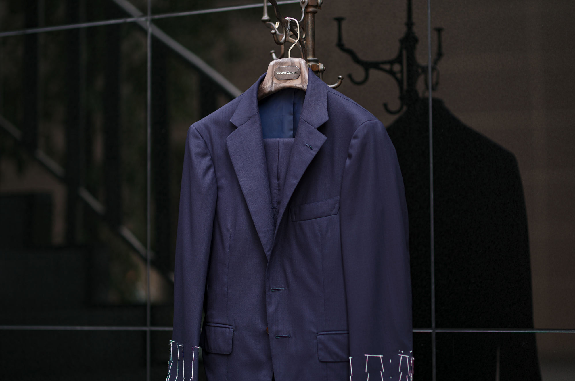 — Sartoria Curvarti BESPOKE / The Depth That Never Speaks. 語らない深さ。— JAPAN 日本 愛知 名古屋 Alto e Diritto altoediritto アルトエデリット ビスポーク スーツ ネイビースーツ