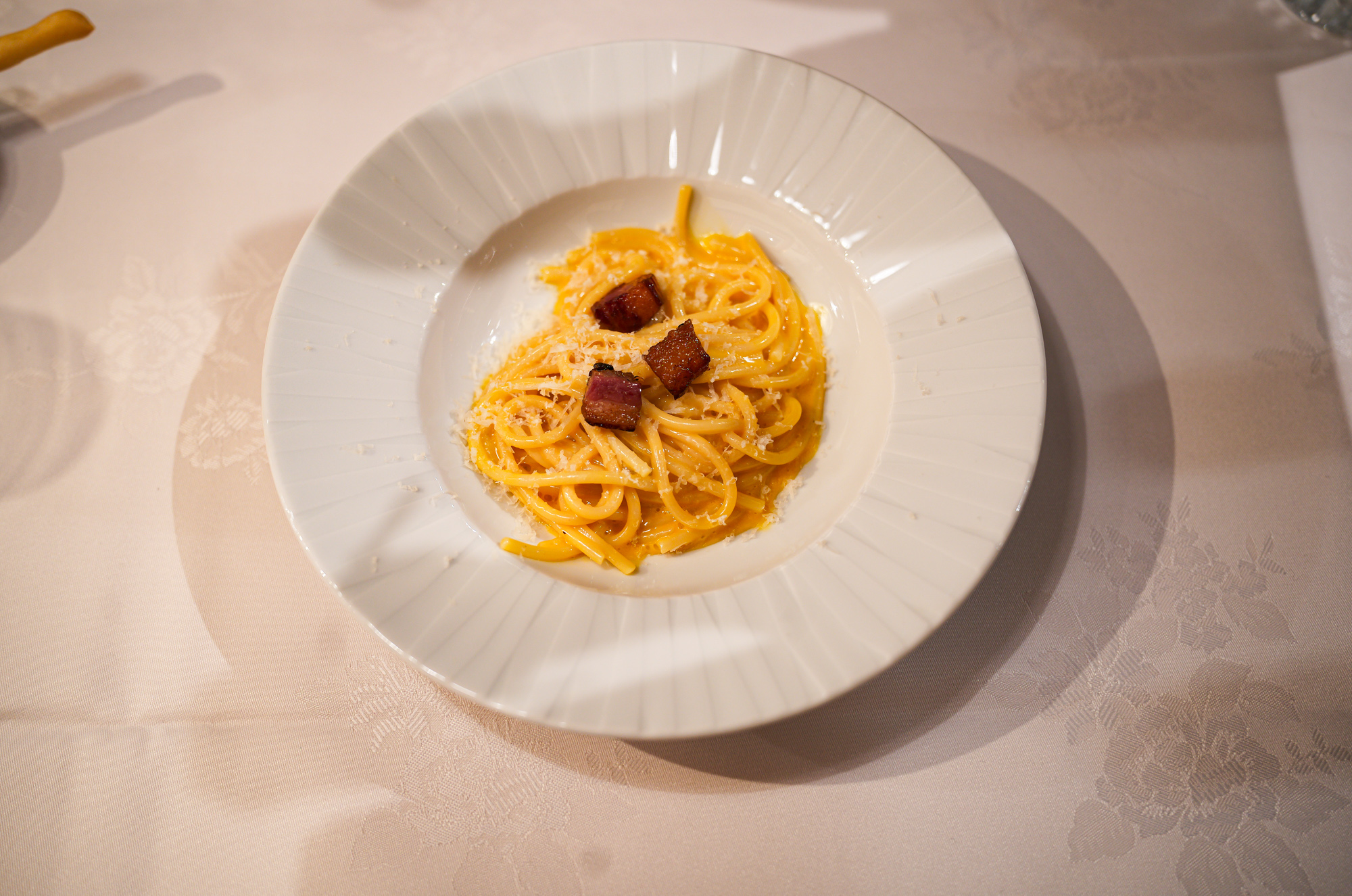 — Vineria Cassini — DELICIOUS MADNESS. — 美味なる狂気。— Vineria Cassini JAPAN 日本 ヴィネリア カッシーニ 2022年3月09日 東別院 イタリアン 愛知県名古屋市中区伊勢山1-9-13 伊勢山ハイツ1F #1F Iseyamahaitsu, 1-9-13 Iseyama Naka-ku, Nagoya-shi, Aichi-ken 460-0026, Japan イタリアを旅するような気分で楽しむ郷土料理と様々なワイン "Vineria(ヴィネリア)とは、イタリア語でVino(ワイン)+Osteria(食堂)を足した造語です。 イタリアの郷土料理とその土地で造られた様々なワインをイタリアを旅するような気分でお楽しみいただけます。 「イタリア現地の味」を目指した素材を生かすストレートかつ伝統的なイタリア料理をアラカルトもしくはコースでお楽しみください。 約200種類のイタリアワインの中から、ソムリエがベストなワインを選びます。お料理やお好みに合わせたグラスワインやワインコースもご用意しております。